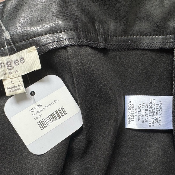 Umgee Black Scalloped Leather like Shorts - Picture 3 of 3